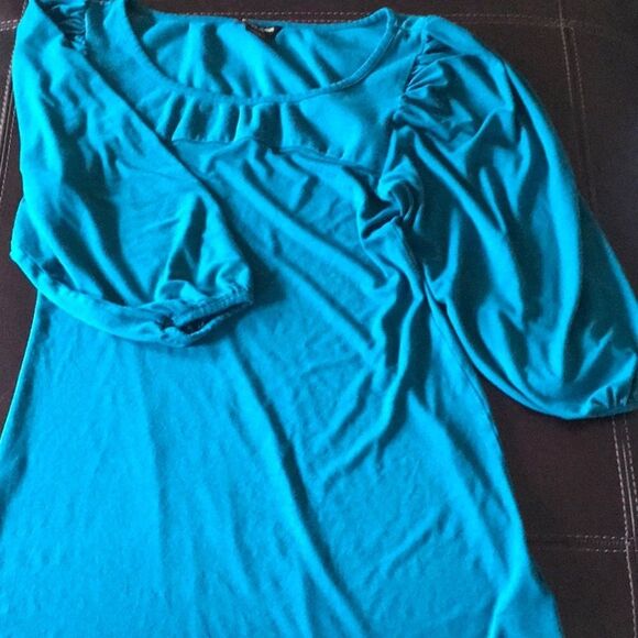 Guess top women’s size medium turquoise aqua long shirt good coverage modest - Picture 8 of 9